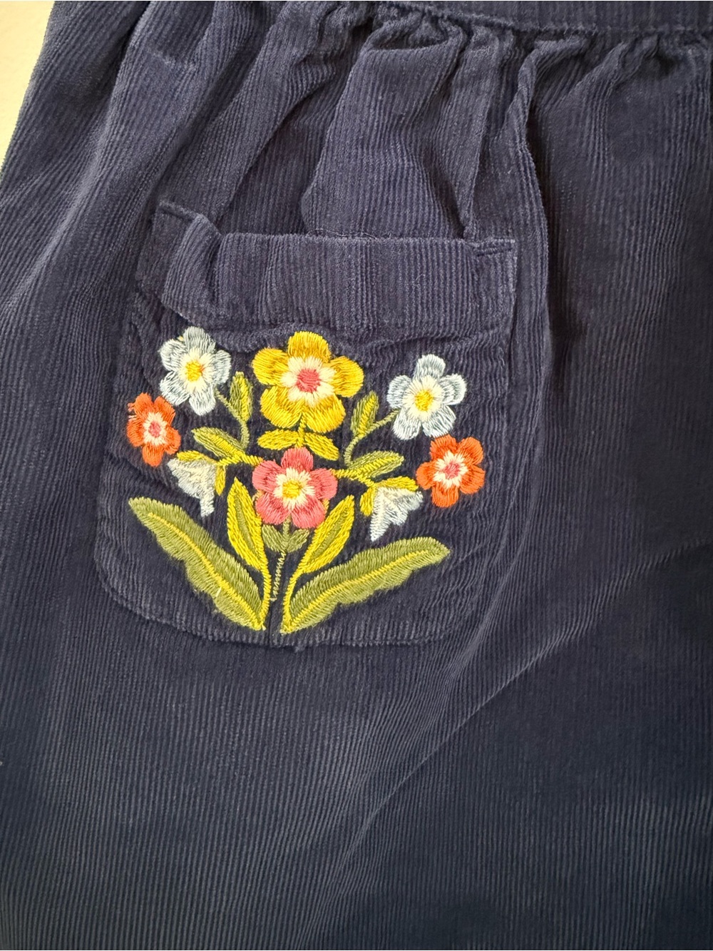 Mini Boden Girls Navy Corduroy Skirt w/ Embroidered Pockets Size 5/6 100% cotton - Picture 2 of 4